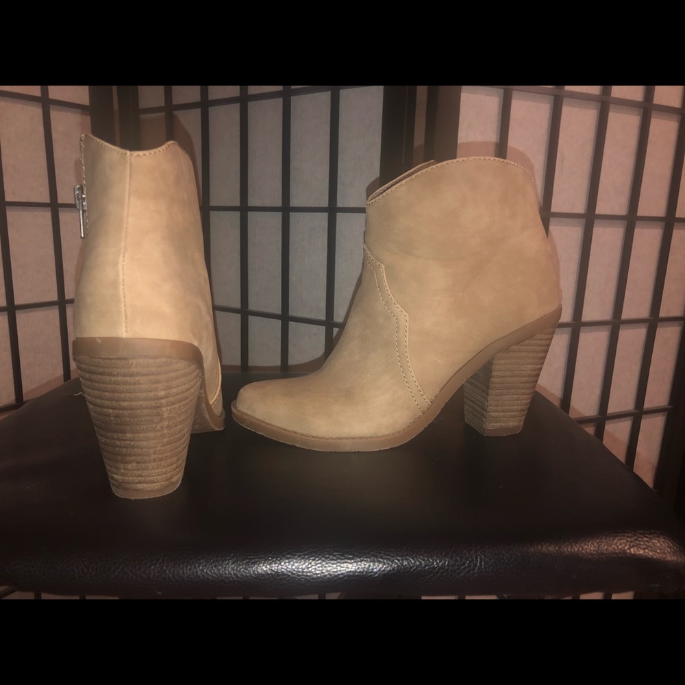 👢tan booties👢